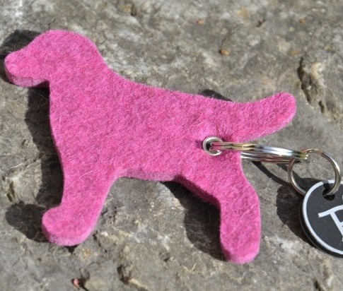 Treusinn Schlüsselanhänger Filz Hund magnolie