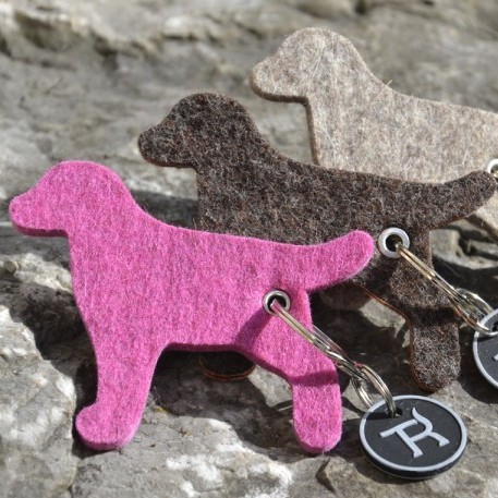 Treusinn Schlüsselanhänger Filz Hund magnolie